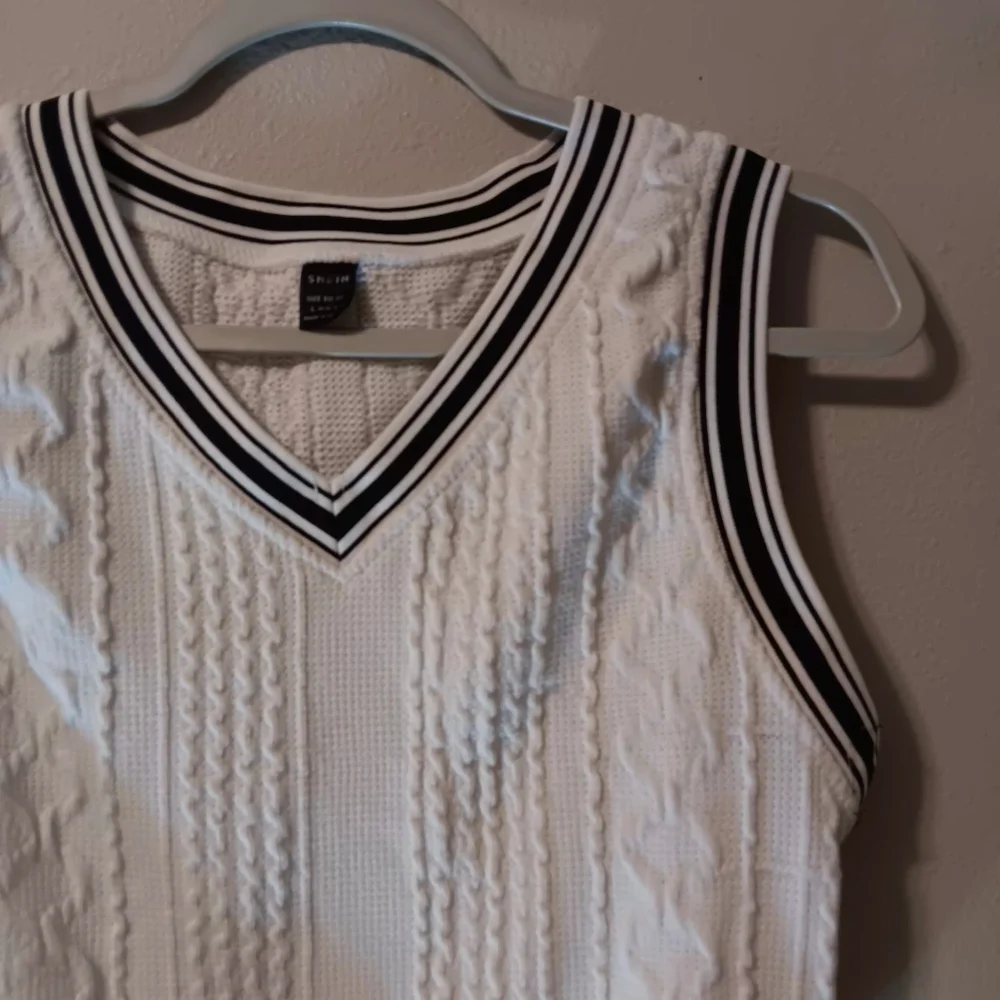 SHEIN White Cable Knit V-Neck Cropped Tank with Black Trim - Picture 7 of 11